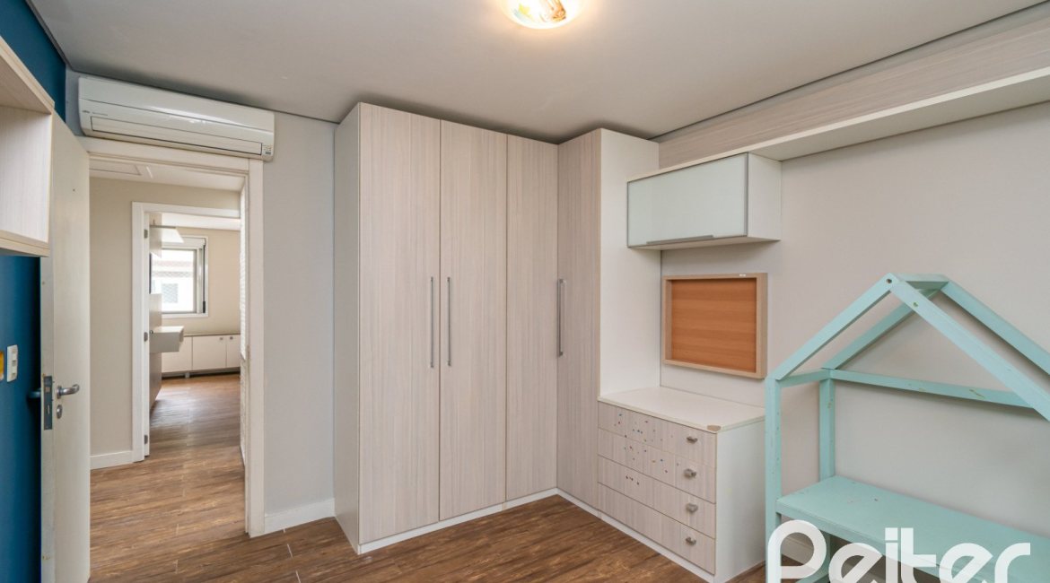 Casa em Condomínio à venda com 177m², 3 dormitórios, 1 suíte, 2 vagas, no bairro Ipanema em PORTO ALEGRE