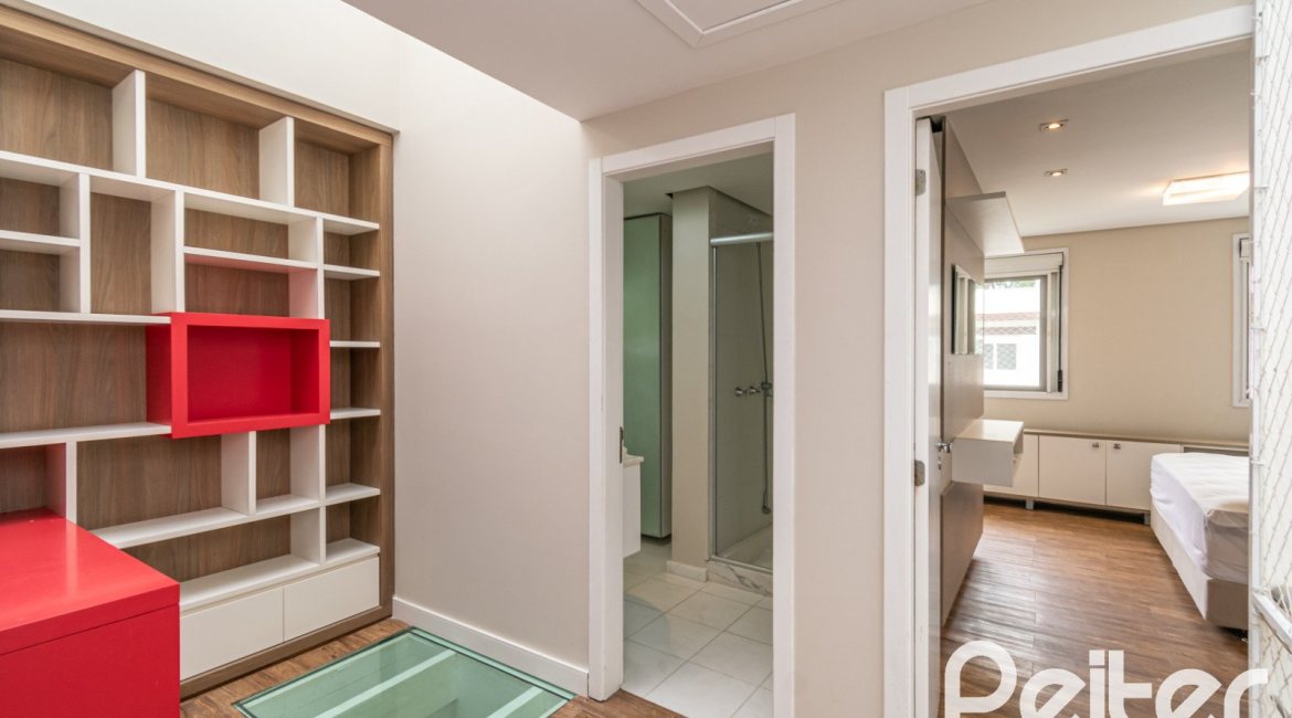 Casa em Condomínio à venda com 177m², 3 dormitórios, 1 suíte, 2 vagas, no bairro Ipanema em PORTO ALEGRE