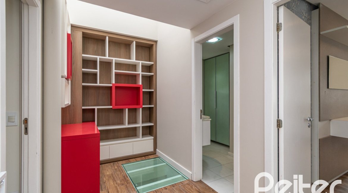 Casa em Condomínio à venda com 177m², 3 dormitórios, 1 suíte, 2 vagas, no bairro Ipanema em PORTO ALEGRE