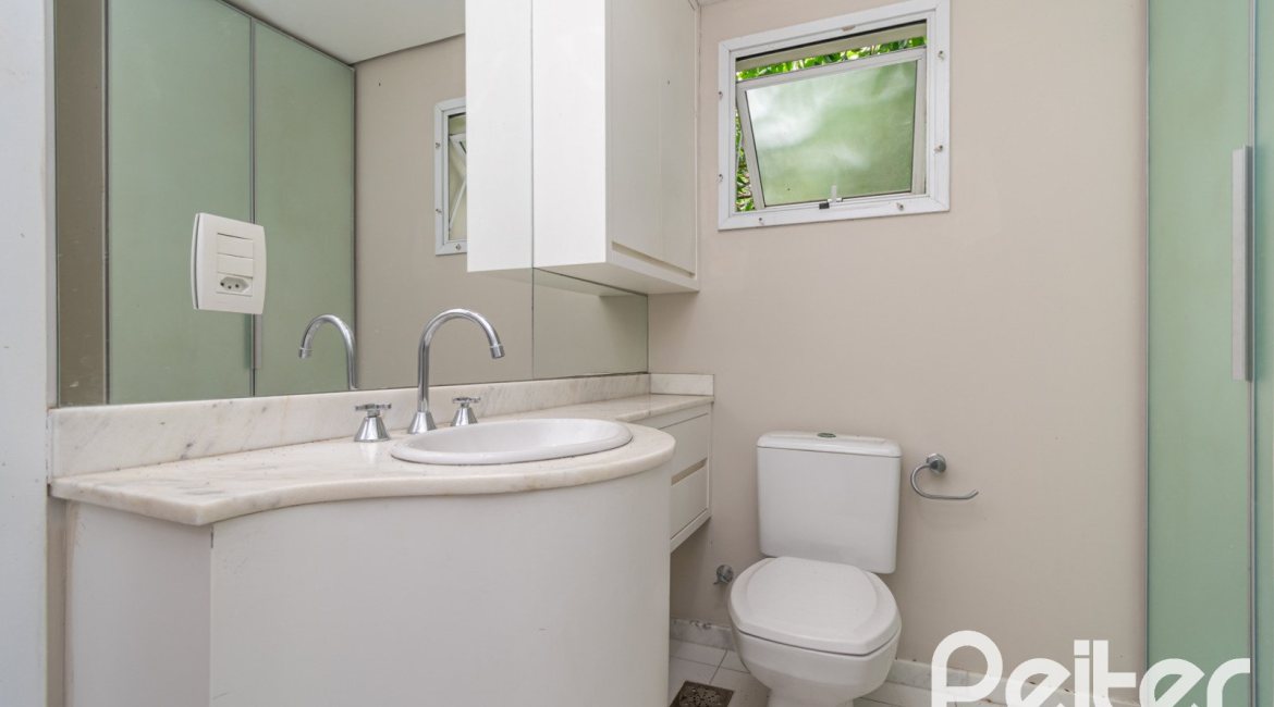 Casa em Condomínio à venda com 177m², 3 dormitórios, 1 suíte, 2 vagas, no bairro Ipanema em PORTO ALEGRE