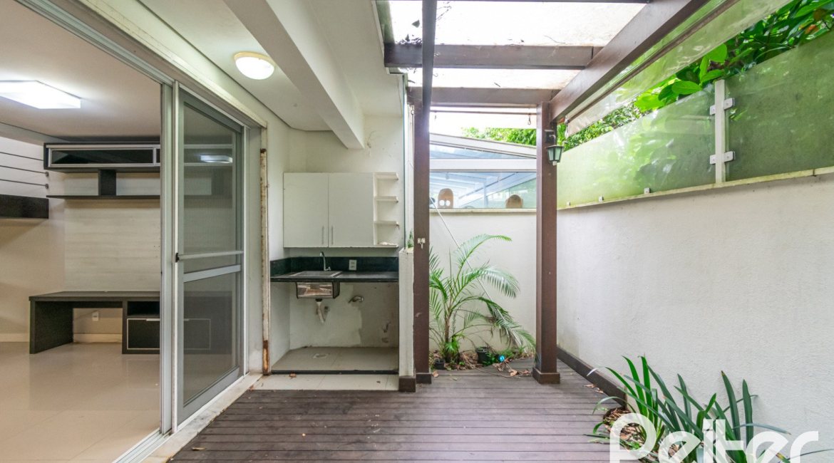 Casa em Condomínio à venda com 177m², 3 dormitórios, 1 suíte, 2 vagas, no bairro Ipanema em PORTO ALEGRE