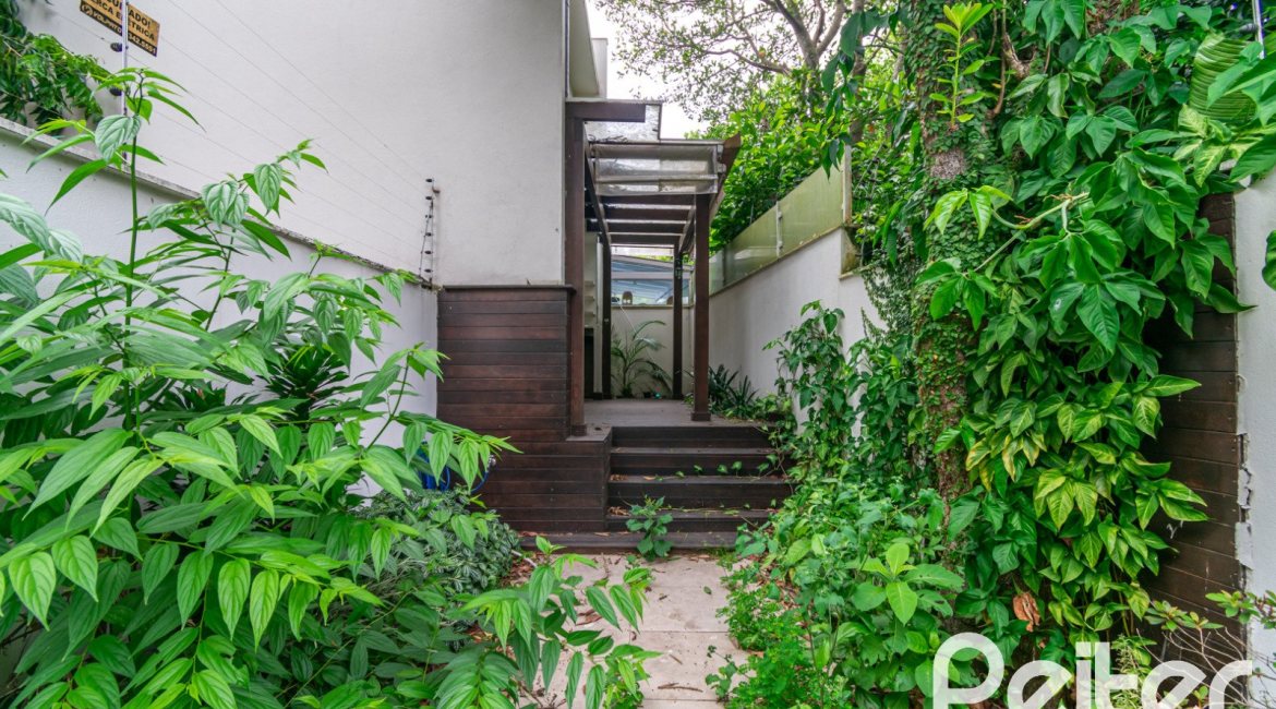 Casa em Condomínio à venda com 177m², 3 dormitórios, 1 suíte, 2 vagas, no bairro Ipanema em PORTO ALEGRE