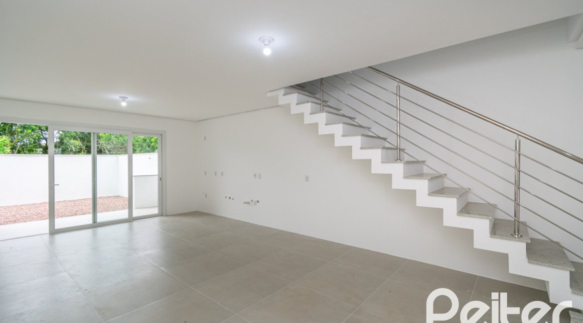 Casa à venda com 284m², 3 dormitórios, 1 suíte, 4 vagas, no bairro Tristeza em Porto Alegre