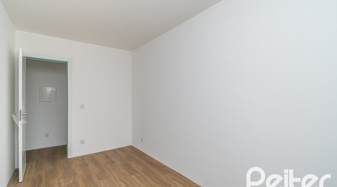 Casa à venda com 284m², 3 dormitórios, 1 suíte, 4 vagas, no bairro Tristeza em Porto Alegre