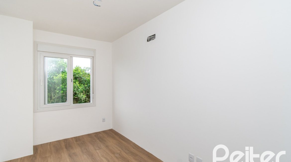 Casa à venda com 284m², 3 dormitórios, 1 suíte, 4 vagas, no bairro Tristeza em Porto Alegre