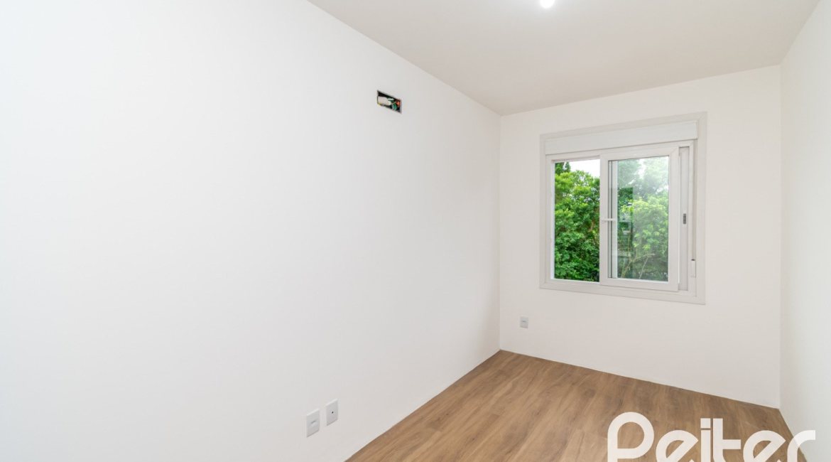 Casa à venda com 284m², 3 dormitórios, 1 suíte, 4 vagas, no bairro Tristeza em Porto Alegre