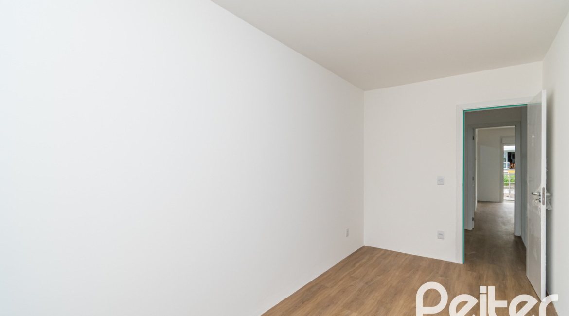 Casa à venda com 284m², 3 dormitórios, 1 suíte, 4 vagas, no bairro Tristeza em Porto Alegre