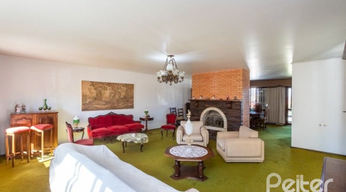 Casa à venda com 564m², 5 dormitórios, 2 suítes, 4 vagas, no bairro Vila Assunção em Porto Alegre
