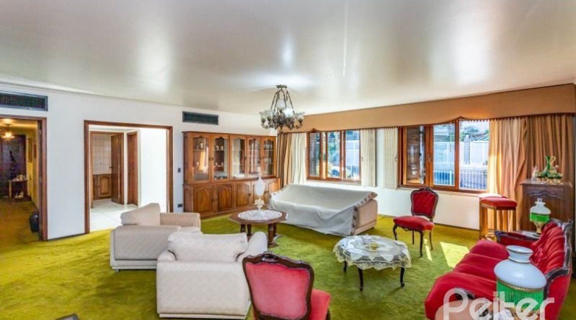 Casa à venda com 564m², 5 dormitórios, 2 suítes, 4 vagas, no bairro Vila Assunção em Porto Alegre