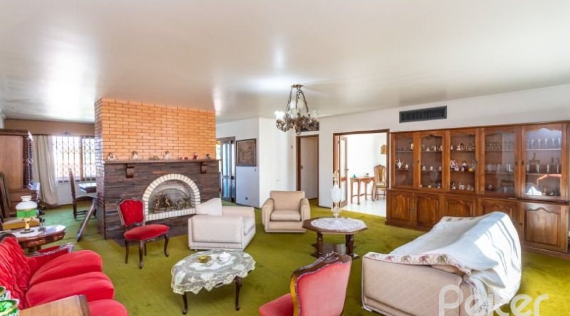 Casa à venda com 564m², 5 dormitórios, 2 suítes, 4 vagas, no bairro Vila Assunção em Porto Alegre