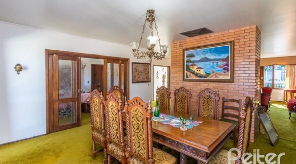 Casa à venda com 564m², 5 dormitórios, 2 suítes, 4 vagas, no bairro Vila Assunção em Porto Alegre