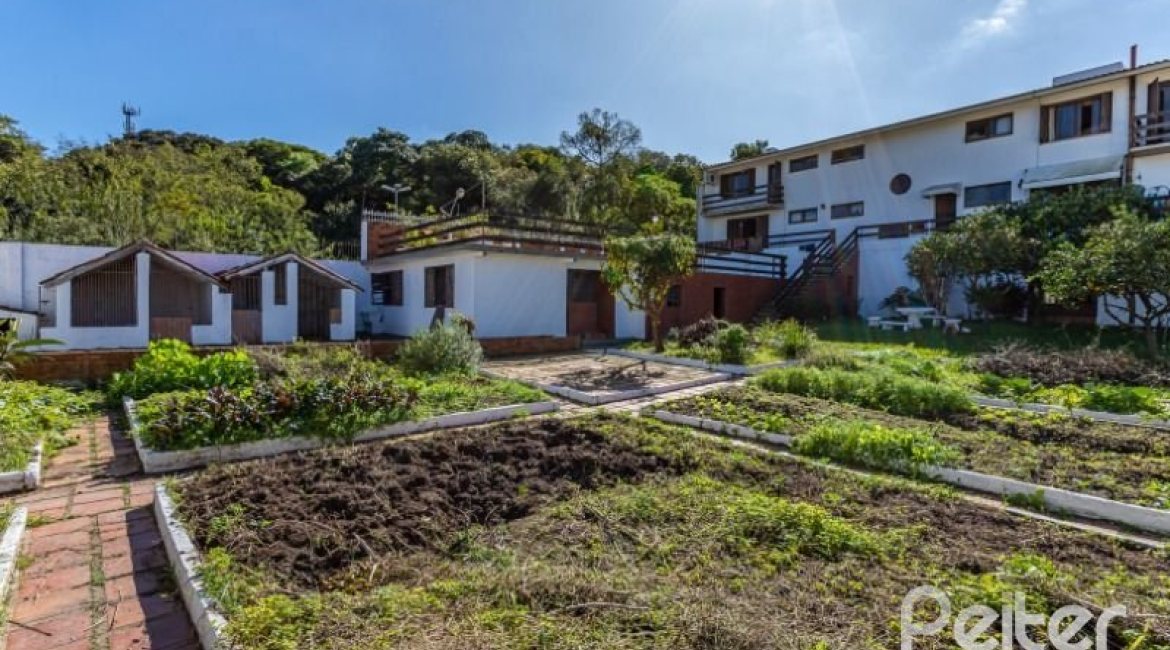 Casa à venda com 564m², 5 dormitórios, 2 suítes, 4 vagas, no bairro Vila Assunção em Porto Alegre