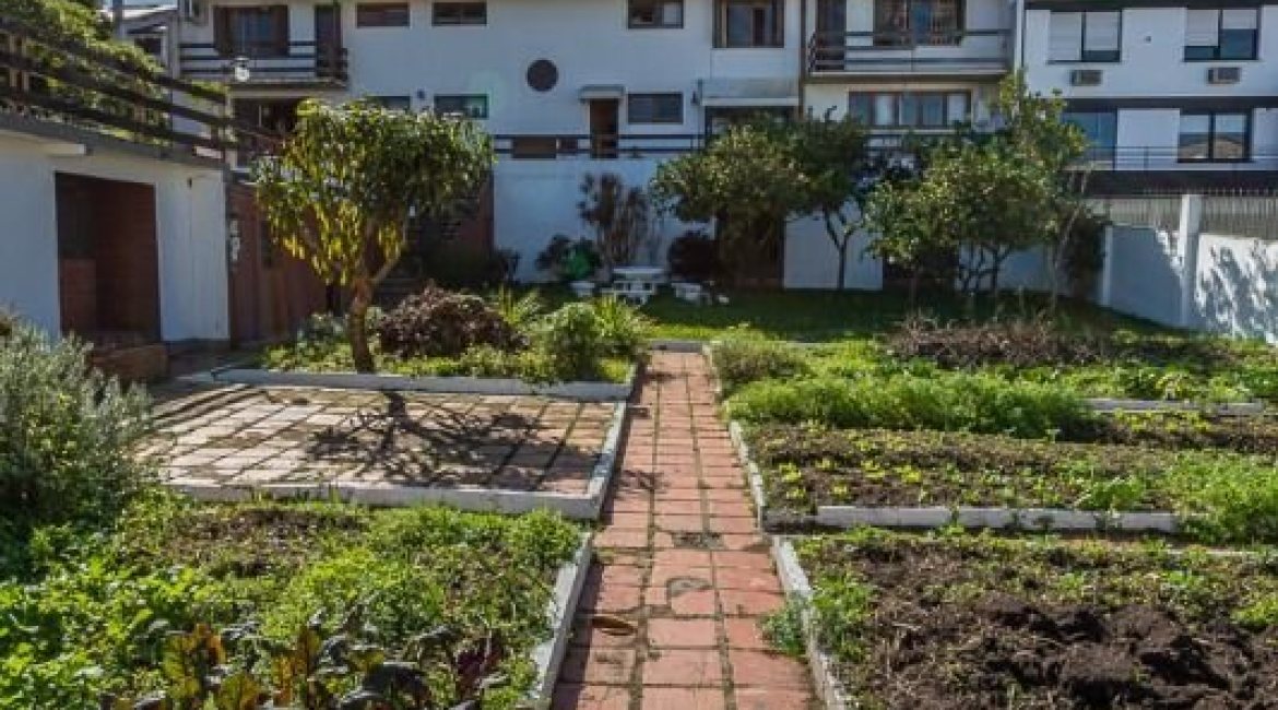 Casa à venda com 564m², 5 dormitórios, 2 suítes, 4 vagas, no bairro Vila Assunção em Porto Alegre