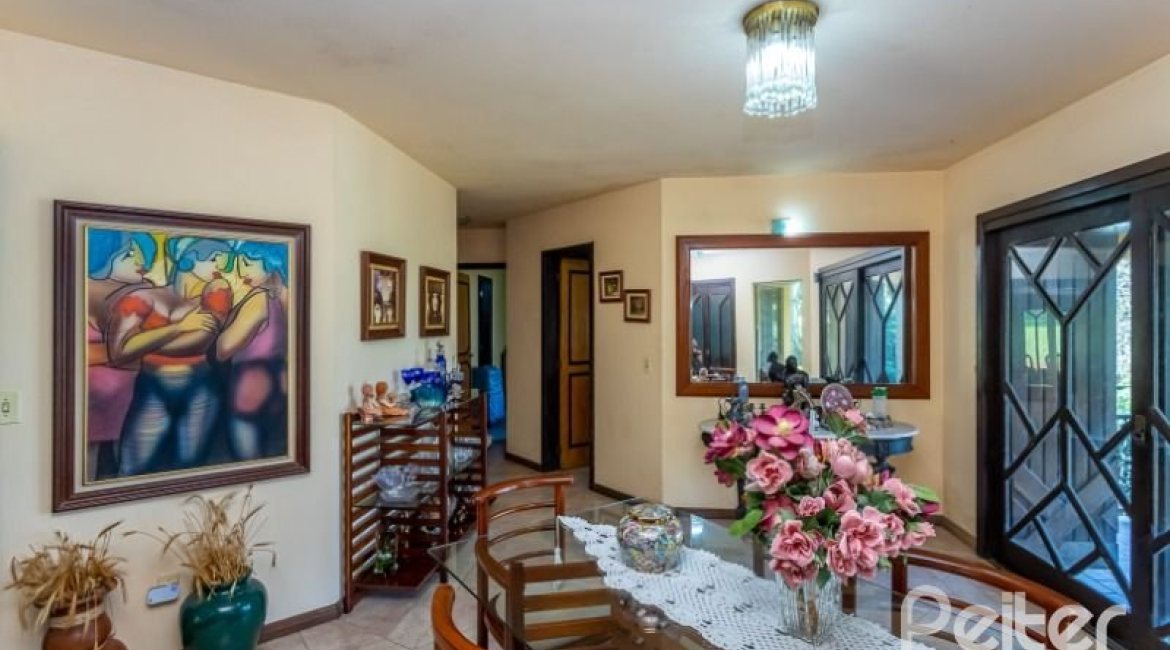 Casa à venda com 600m², 4 dormitórios, 4 suítes, 4 vagas, no bairro Vila Conceição em Porto Alegre