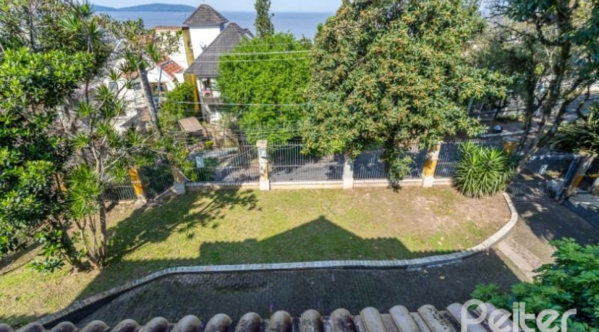 Casa à venda com 600m², 4 dormitórios, 4 suítes, 4 vagas, no bairro Vila Conceição em Porto Alegre