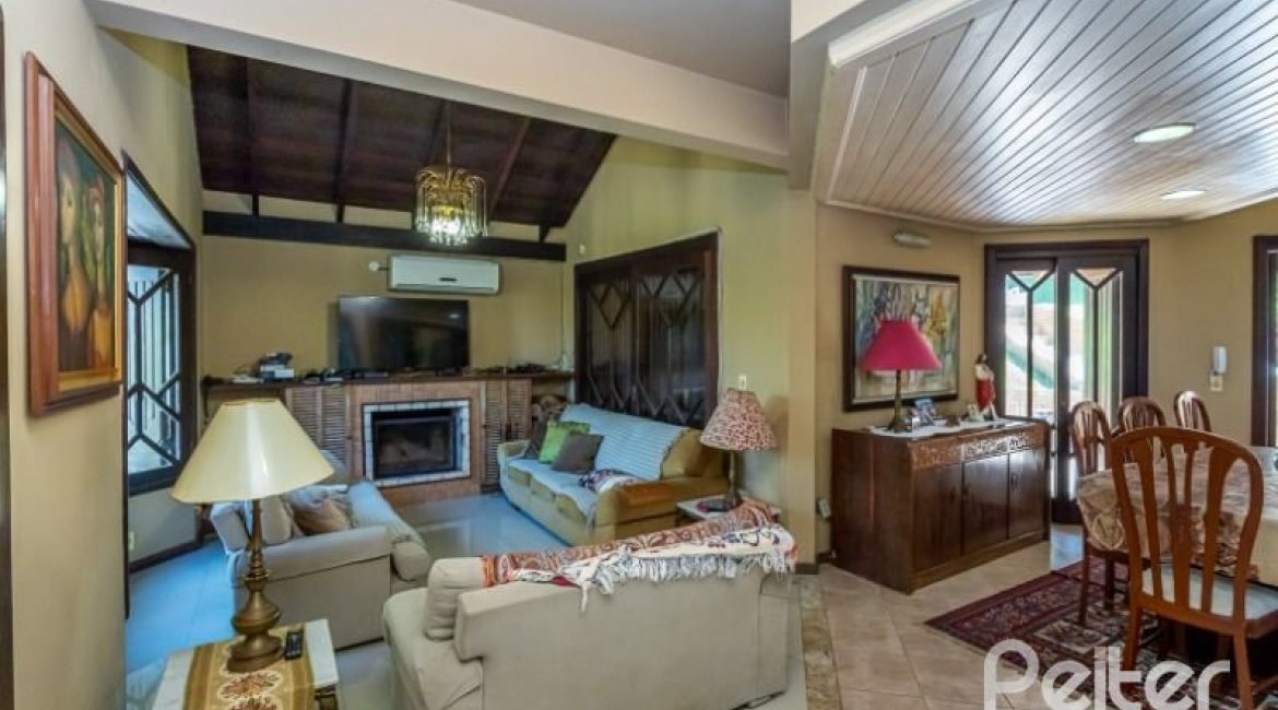 Casa à venda com 600m², 4 dormitórios, 4 suítes, 4 vagas, no bairro Vila Conceição em Porto Alegre