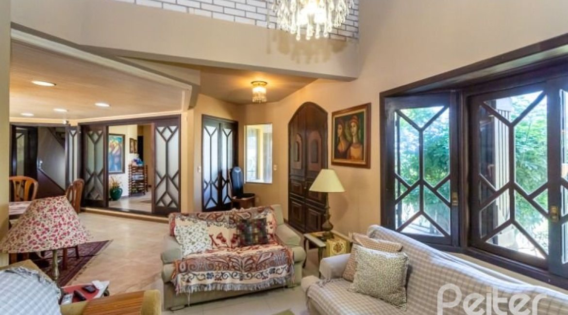 Casa à venda com 600m², 4 dormitórios, 4 suítes, 4 vagas, no bairro Vila Conceição em Porto Alegre