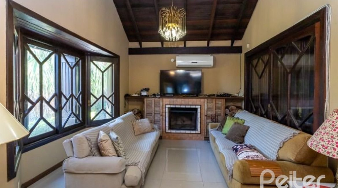 Casa à venda com 600m², 4 dormitórios, 4 suítes, 4 vagas, no bairro Vila Conceição em Porto Alegre