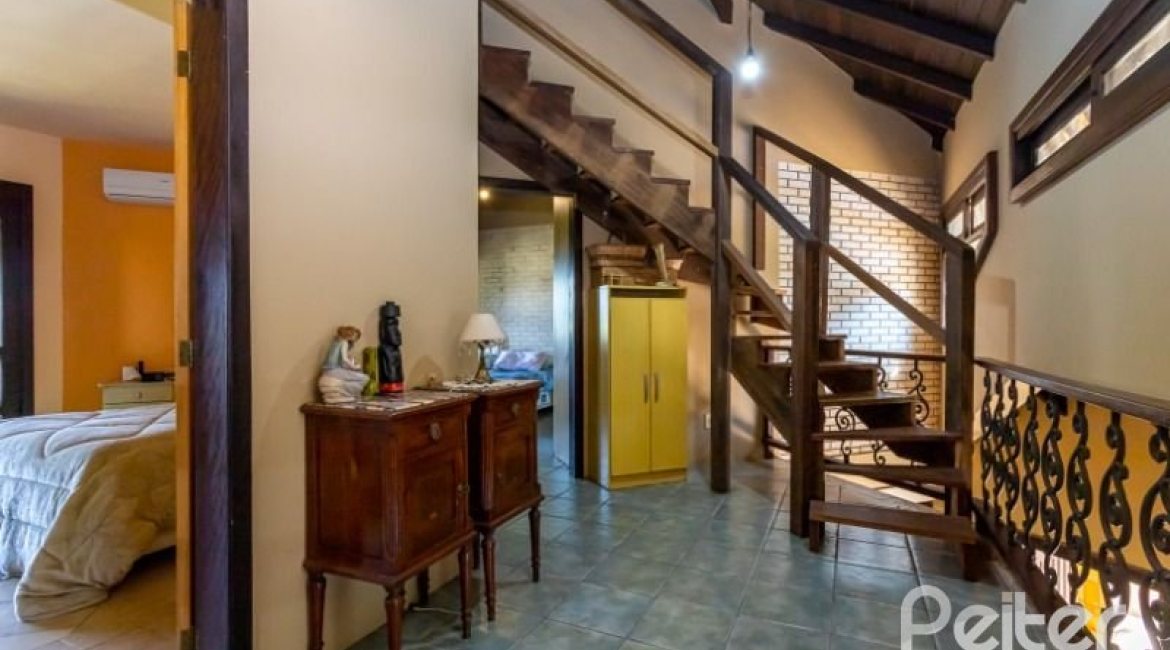 Casa à venda com 600m², 4 dormitórios, 4 suítes, 4 vagas, no bairro Vila Conceição em Porto Alegre