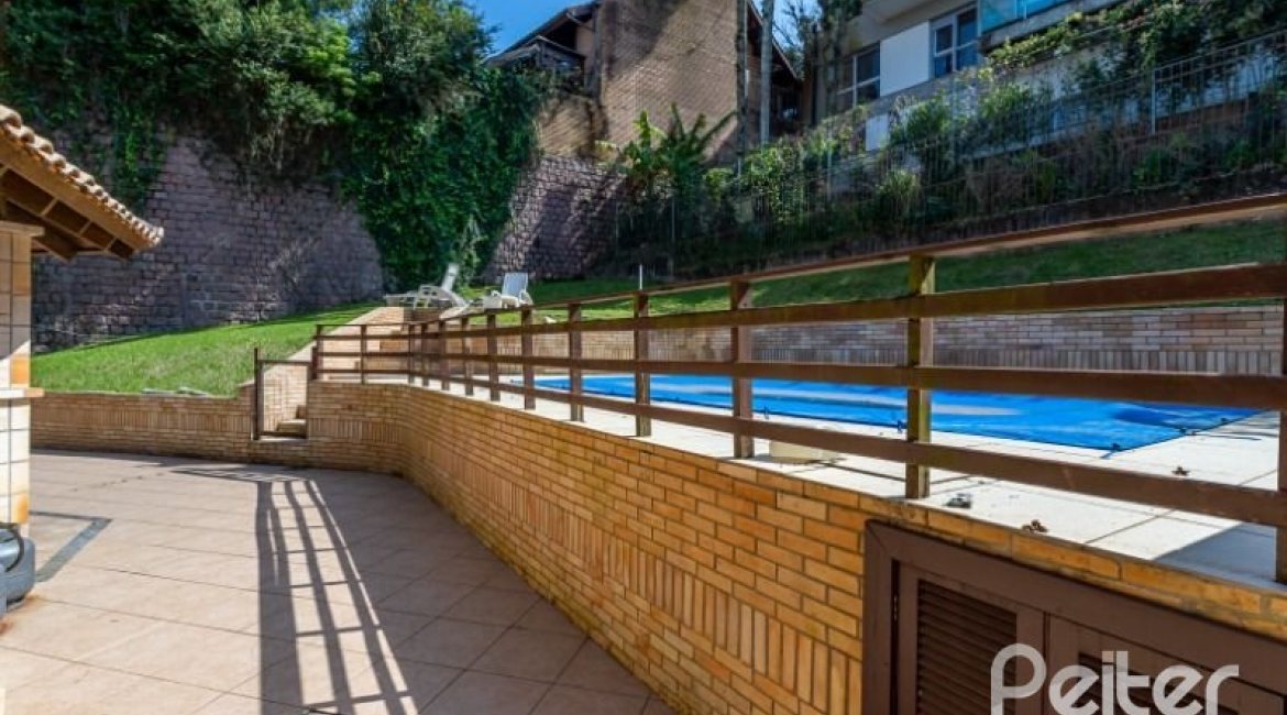 Casa à venda com 600m², 4 dormitórios, 4 suítes, 4 vagas, no bairro Vila Conceição em Porto Alegre