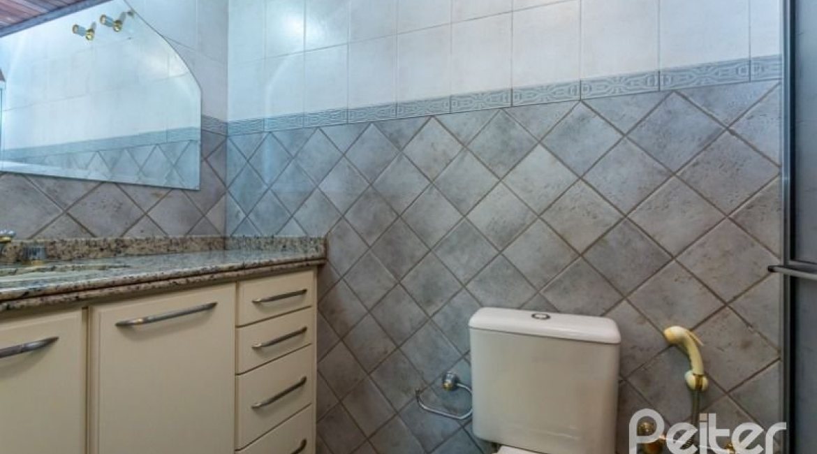 Casa à venda com 600m², 4 dormitórios, 4 suítes, 4 vagas, no bairro Vila Conceição em Porto Alegre