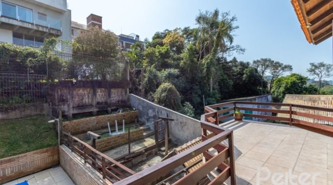 Casa à venda com 600m², 4 dormitórios, 4 suítes, 4 vagas, no bairro Vila Conceição em Porto Alegre