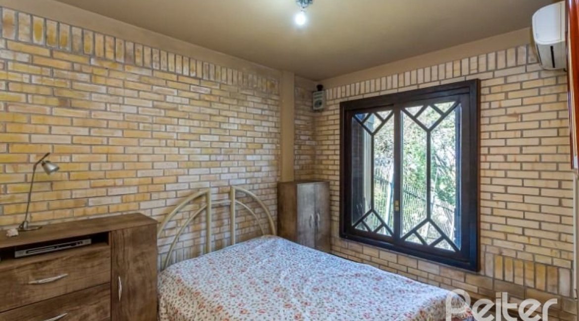 Casa à venda com 600m², 4 dormitórios, 4 suítes, 4 vagas, no bairro Vila Conceição em Porto Alegre