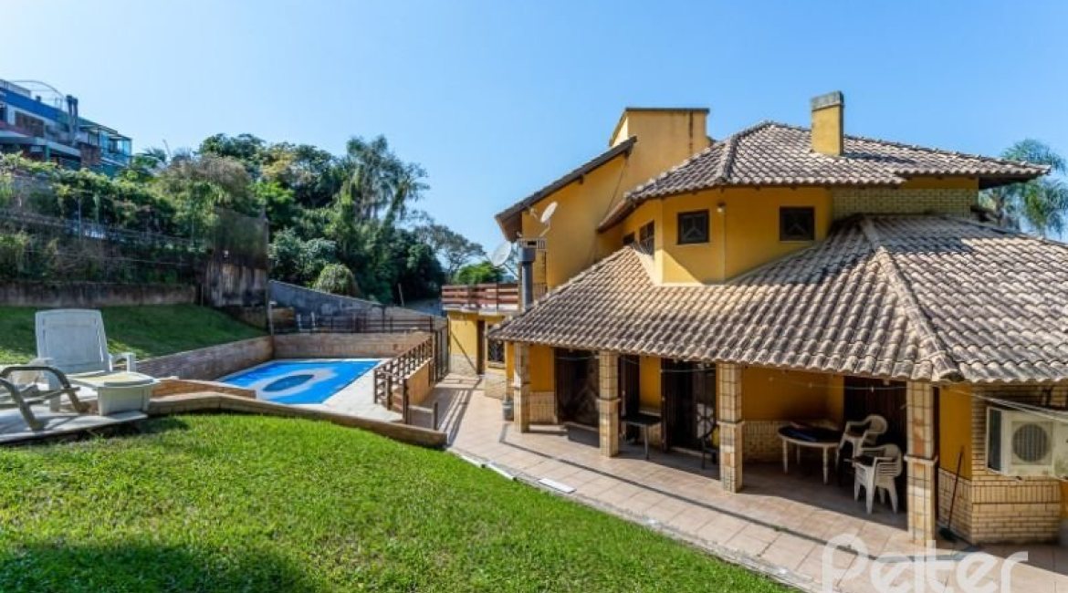 Casa à venda com 600m², 4 dormitórios, 4 suítes, 4 vagas, no bairro Vila Conceição em Porto Alegre