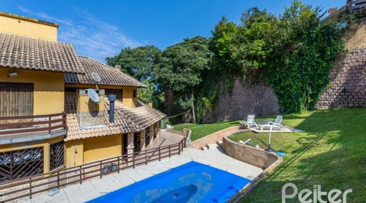 Casa à venda com 600m², 4 dormitórios, 4 suítes, 4 vagas, no bairro Vila Conceição em Porto Alegre