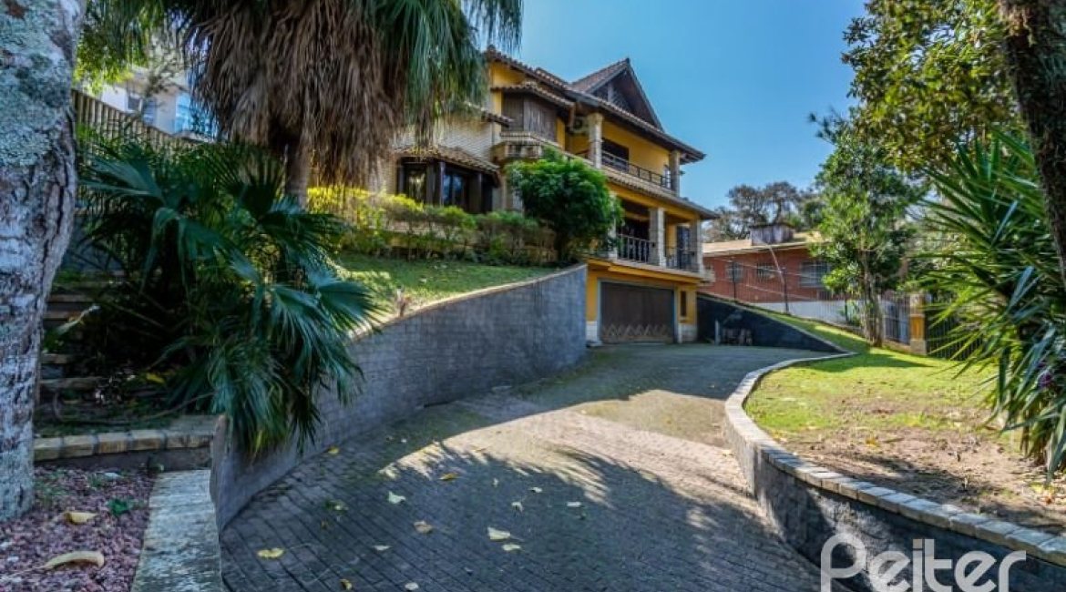 Casa à venda com 600m², 4 dormitórios, 4 suítes, 4 vagas, no bairro Vila Conceição em Porto Alegre