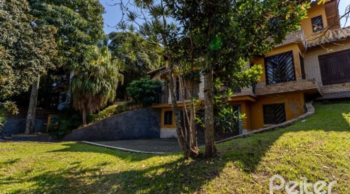 Casa à venda com 600m², 4 dormitórios, 4 suítes, 4 vagas, no bairro Vila Conceição em Porto Alegre