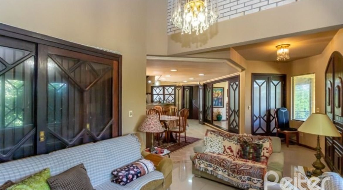 Casa à venda com 600m², 4 dormitórios, 4 suítes, 4 vagas, no bairro Vila Conceição em Porto Alegre