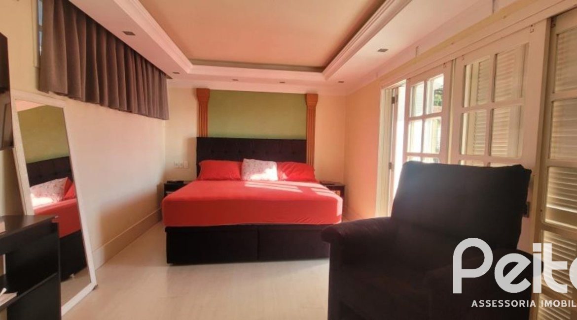 Casa à venda com 351m², 4 dormitórios, 1 suíte, 2 vagas, no bairro Ipanema em Porto Alegre