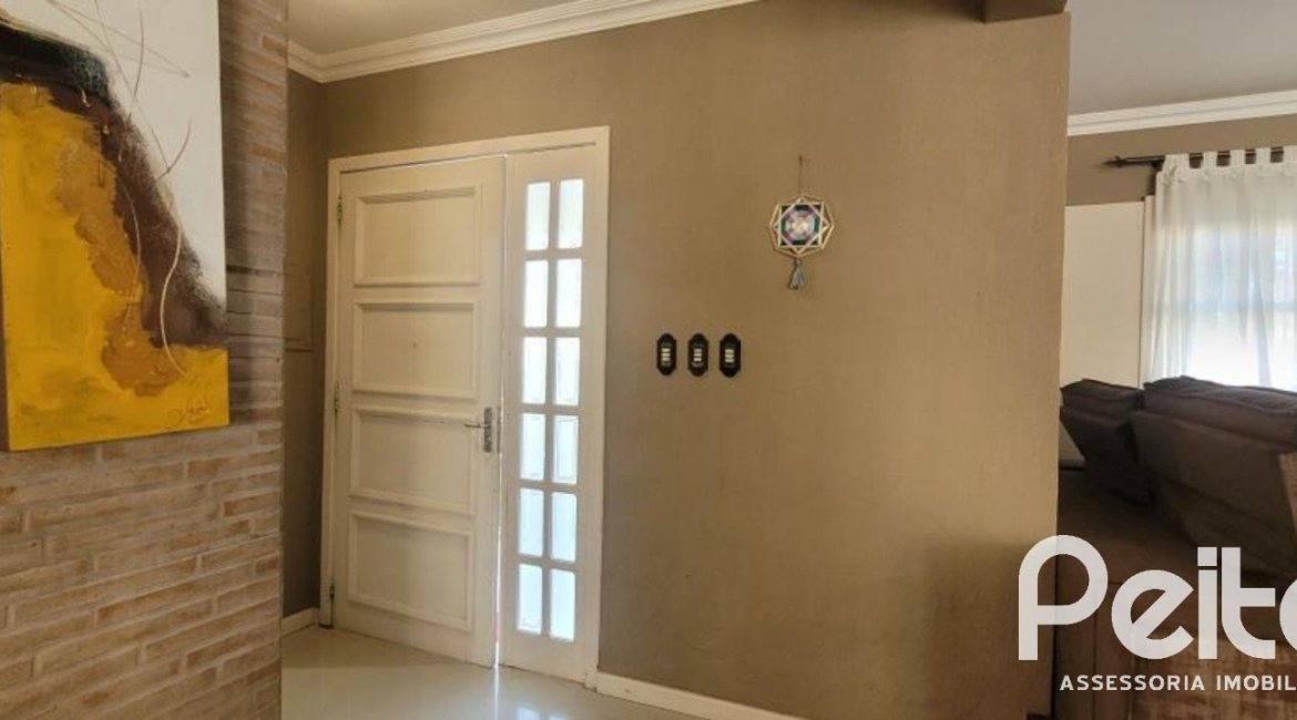 Casa à venda com 351m², 4 dormitórios, 1 suíte, 2 vagas, no bairro Ipanema em Porto Alegre