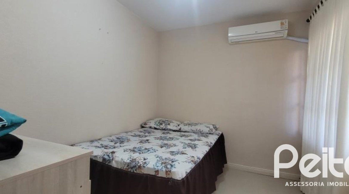 Casa à venda com 351m², 4 dormitórios, 1 suíte, 2 vagas, no bairro Ipanema em Porto Alegre