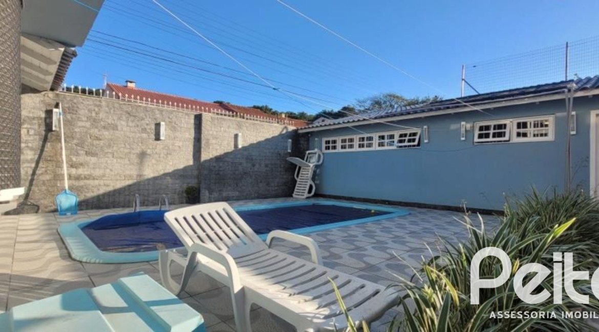 Casa à venda com 351m², 4 dormitórios, 1 suíte, 2 vagas, no bairro Ipanema em Porto Alegre