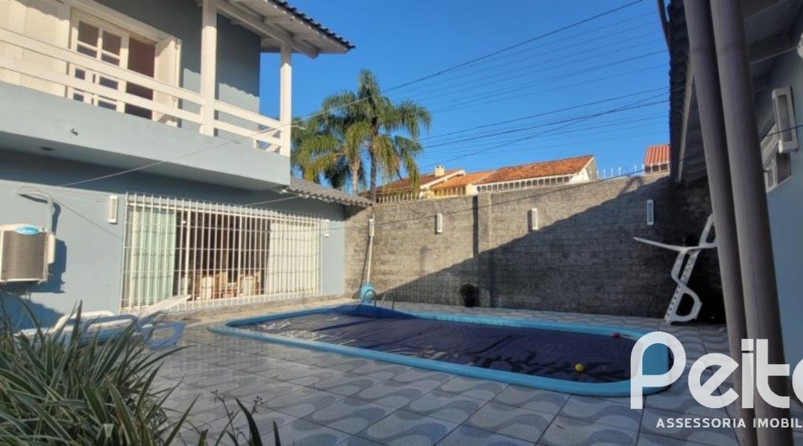 Casa à venda com 351m², 4 dormitórios, 1 suíte, 2 vagas, no bairro Ipanema em Porto Alegre