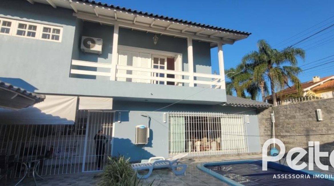 Casa à venda com 351m², 4 dormitórios, 1 suíte, 2 vagas, no bairro Ipanema em Porto Alegre