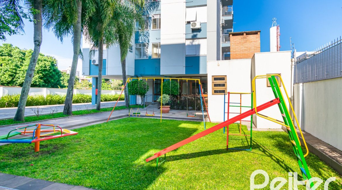 Apartamento à venda com 42m², 1 dormitório, 1 vaga, no bairro Tristeza em Porto Alegre