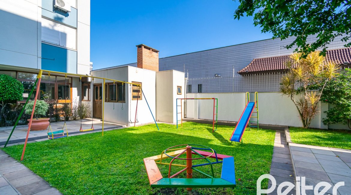 Apartamento à venda com 42m², 1 dormitório, 1 vaga, no bairro Tristeza em Porto Alegre