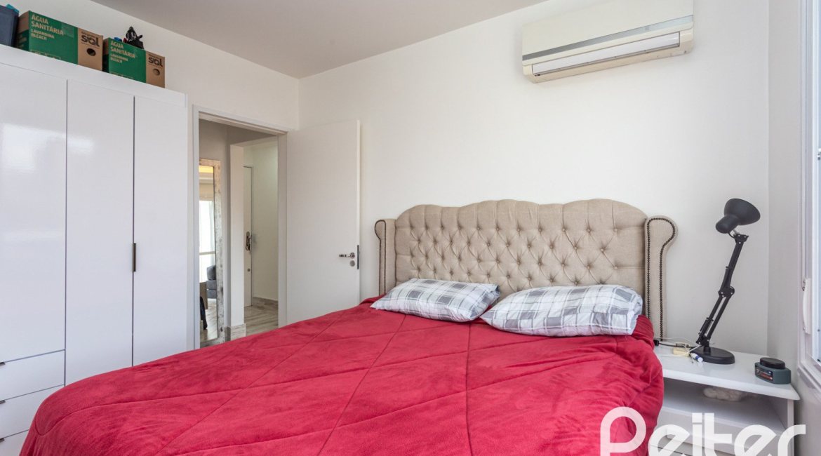Apartamento à venda com 42m², 1 dormitório, 1 vaga, no bairro Tristeza em Porto Alegre