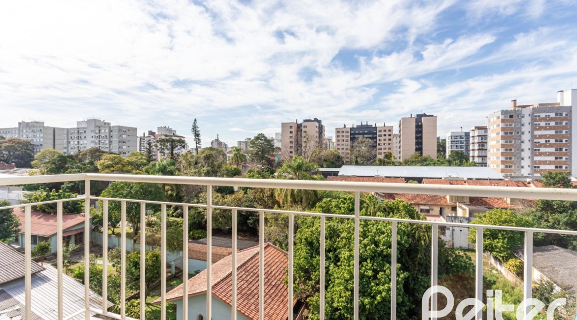 Apartamento à venda com 42m², 1 dormitório, 1 vaga, no bairro Tristeza em Porto Alegre