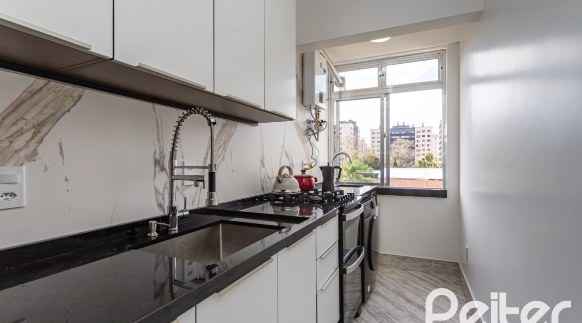 Apartamento à venda com 42m², 1 dormitório, 1 vaga, no bairro Tristeza em Porto Alegre