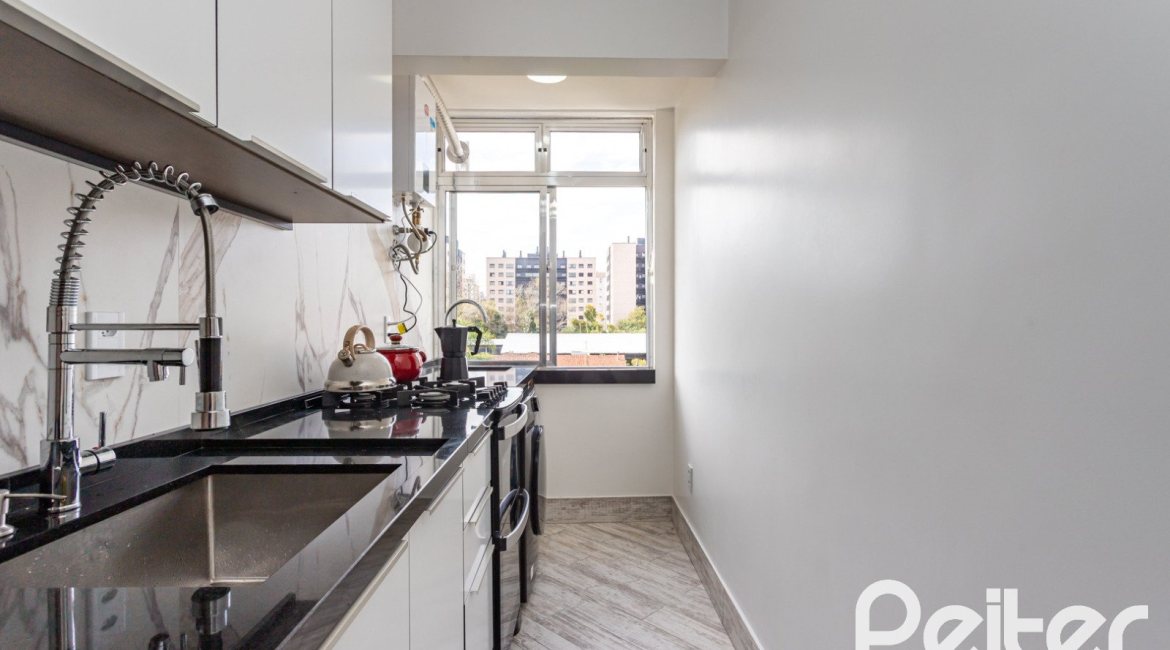 Apartamento à venda com 42m², 1 dormitório, 1 vaga, no bairro Tristeza em Porto Alegre