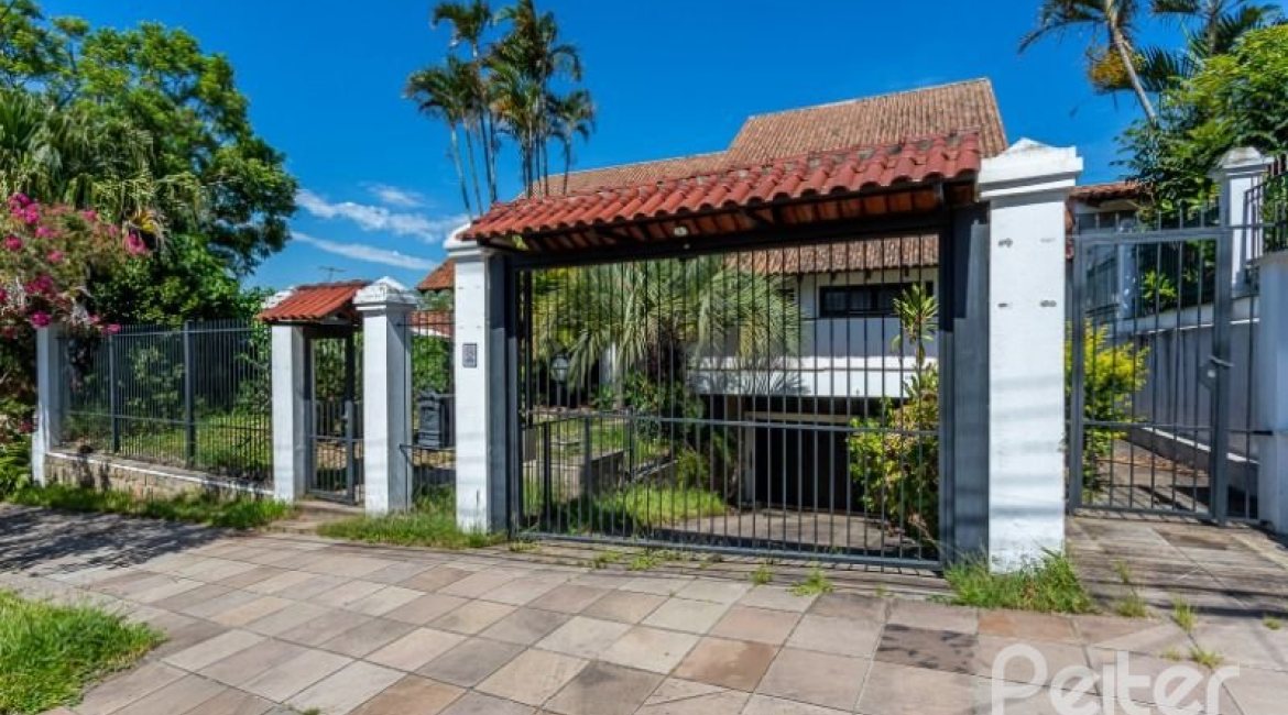Casa à venda com 519m², 4 dormitórios, 4 suítes, 4 vagas, no bairro Vila Assuncao em Porto Alegre