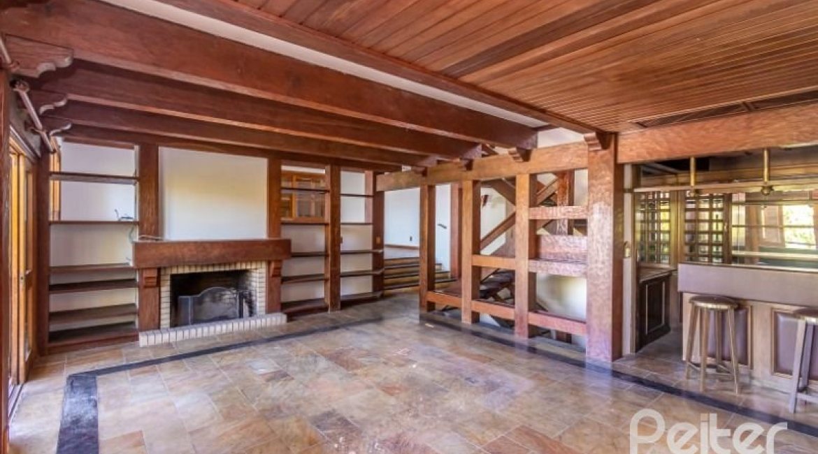 Casa à venda com 519m², 4 dormitórios, 4 suítes, 4 vagas, no bairro Vila Assuncao em Porto Alegre