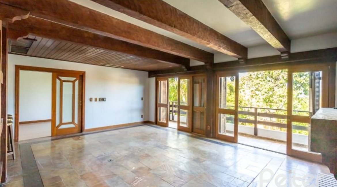 Casa à venda com 519m², 4 dormitórios, 4 suítes, 4 vagas, no bairro Vila Assuncao em Porto Alegre