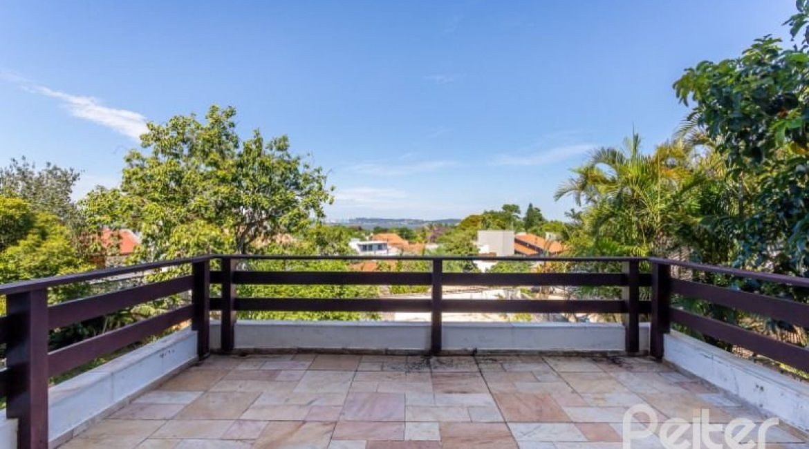 Casa à venda com 519m², 4 dormitórios, 4 suítes, 4 vagas, no bairro Vila Assuncao em Porto Alegre