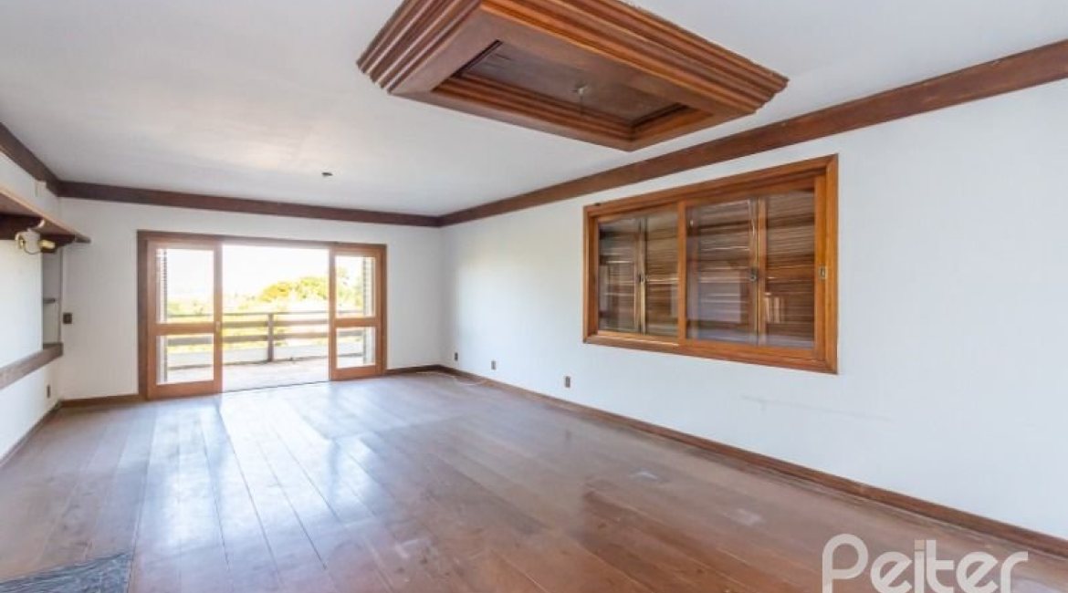 Casa à venda com 519m², 4 dormitórios, 4 suítes, 4 vagas, no bairro Vila Assuncao em Porto Alegre
