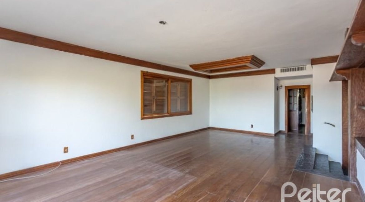 Casa à venda com 519m², 4 dormitórios, 4 suítes, 4 vagas, no bairro Vila Assuncao em Porto Alegre